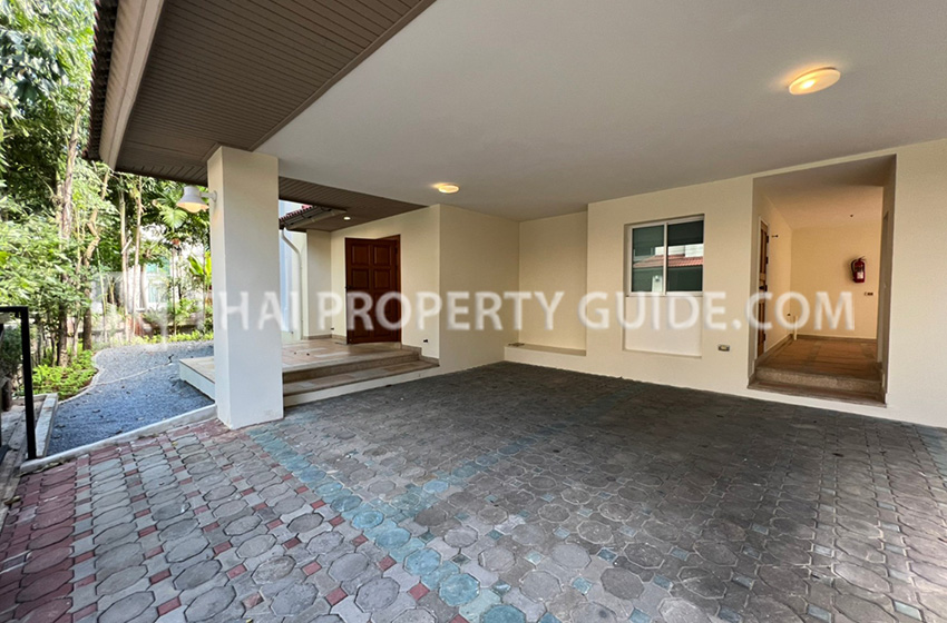 House with Shared Pool in Nichada Thani 